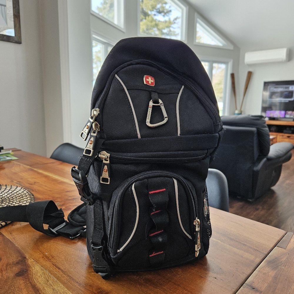 SwissGear Sling Bag Camera Case Backpack Travel Pack Black